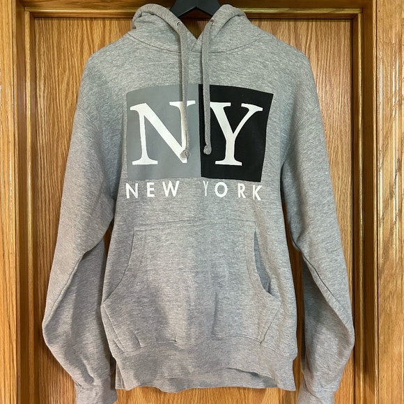 "New York" Hoodie - Size M - Picture 1 of 4